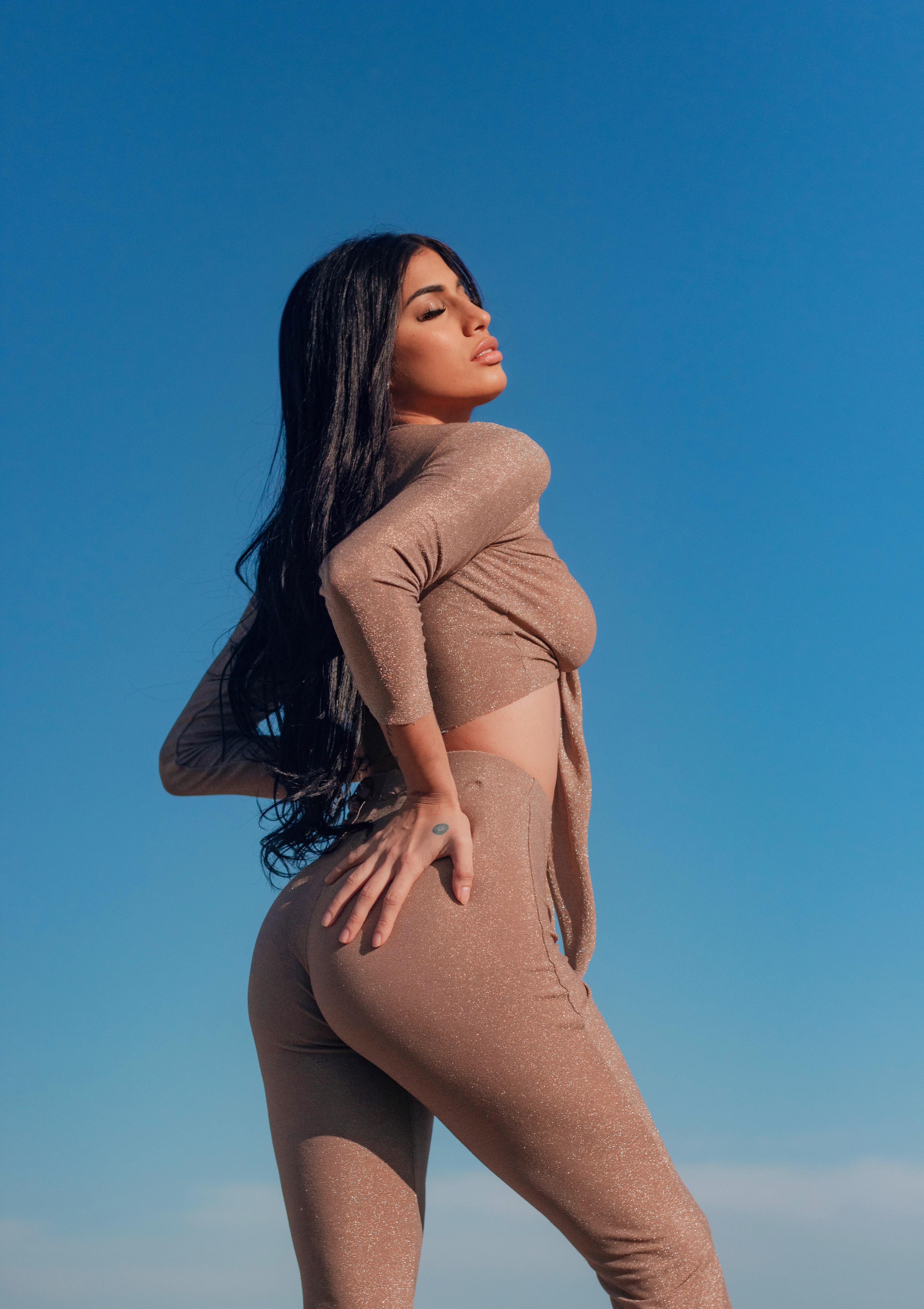 Escort - ANDREA - Ibiza Tops